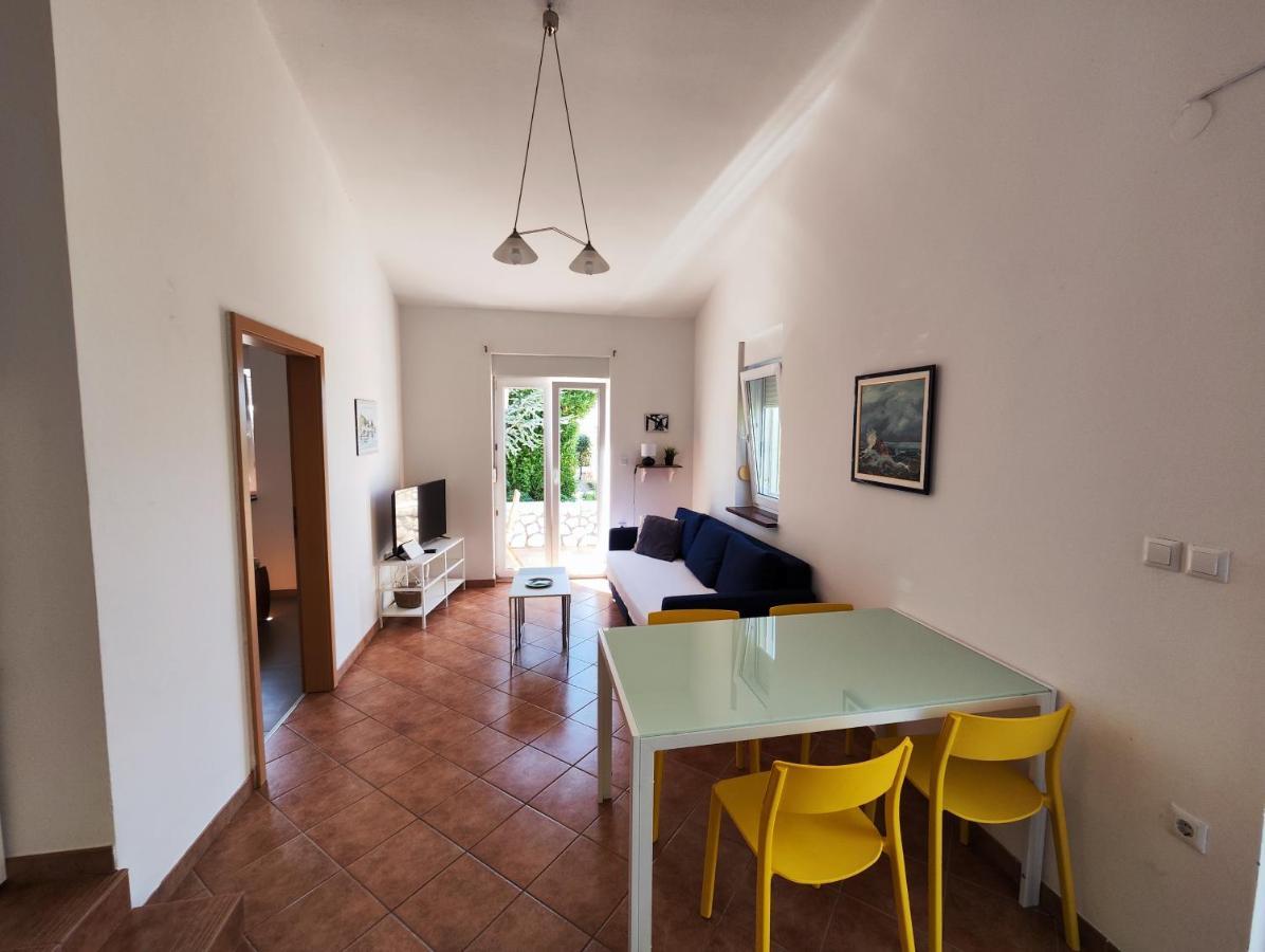 Lavender House * Mandre